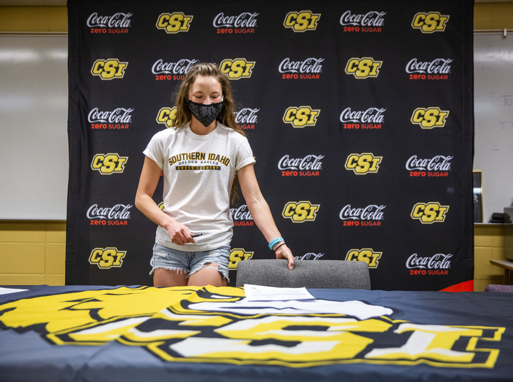 Two Golden Eagles sign letters of intent